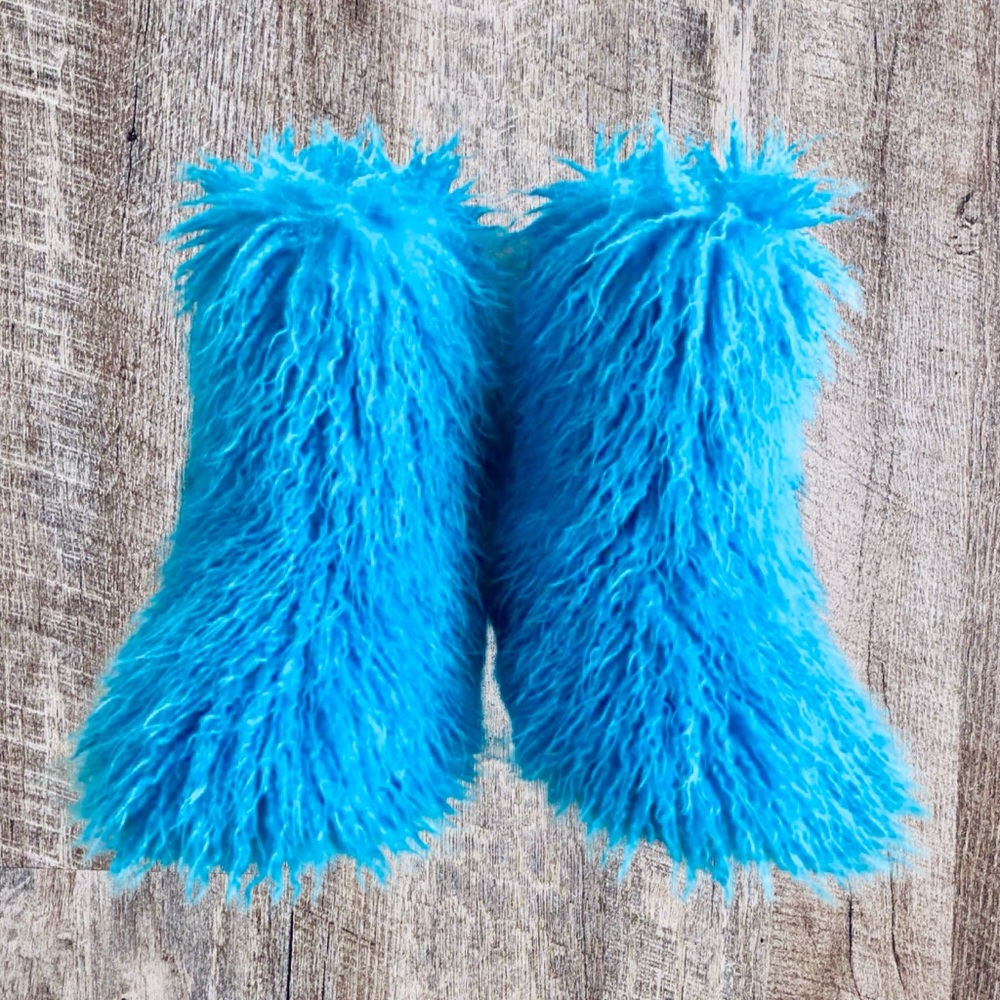 NWT Turquoise Blue Mongolian Fur Boots - 7.5